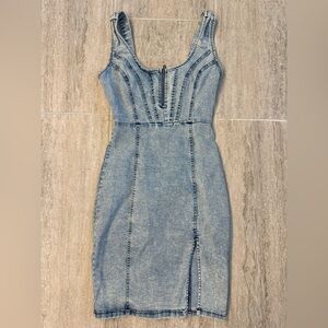 Guess Jean Dress Fits O-6 Light Wash Denim Sleeveless Scoop Neck